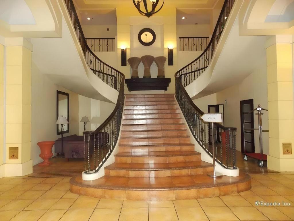 Planta Centro Bacolod Hotel & Residences Zewnętrze zdjęcie