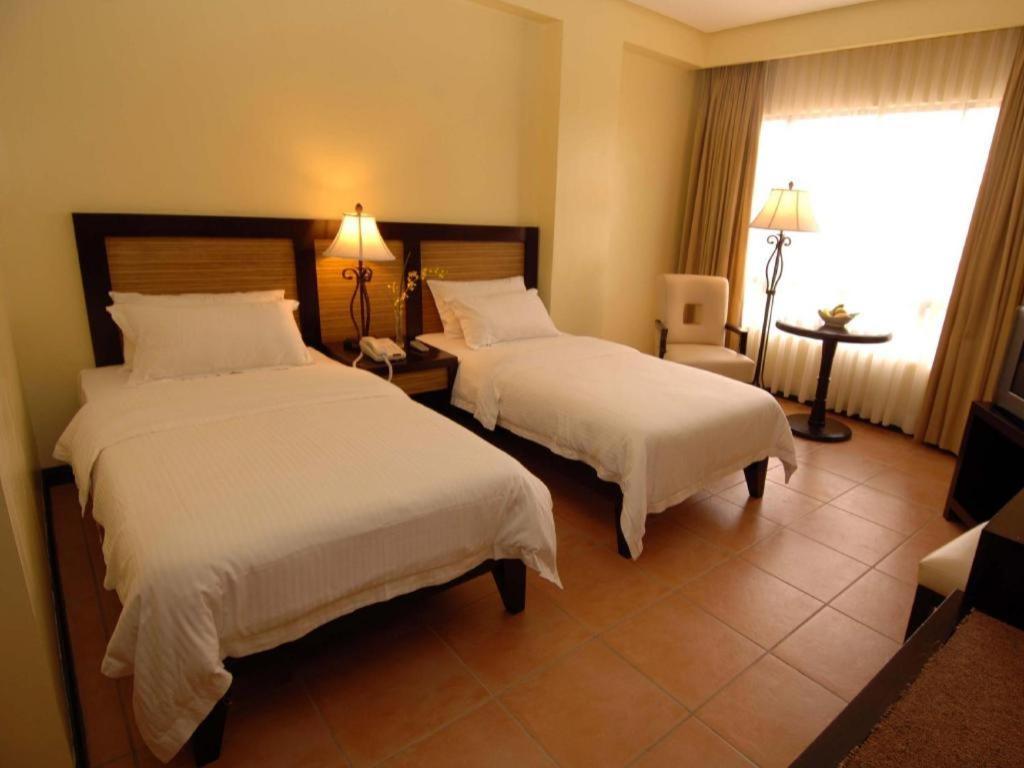 Planta Centro Bacolod Hotel & Residences Zewnętrze zdjęcie