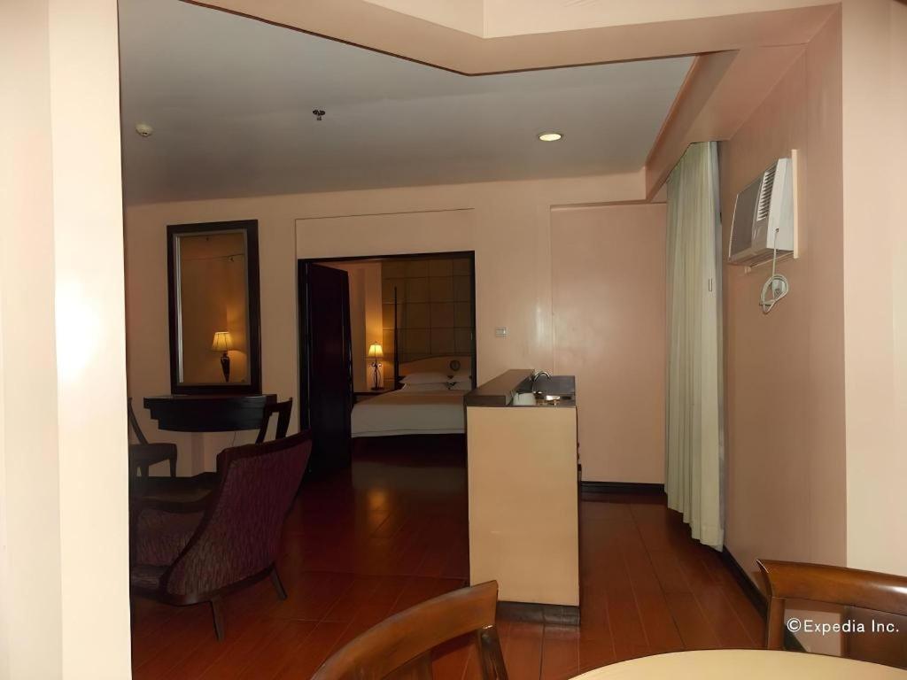 Planta Centro Bacolod Hotel & Residences Zewnętrze zdjęcie