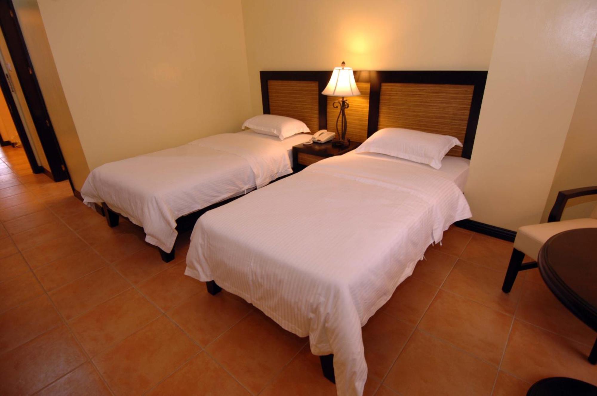 Planta Centro Bacolod Hotel & Residences Zewnętrze zdjęcie